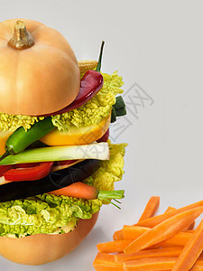 健康饮食素汉堡和胡萝卜薯条背景图片