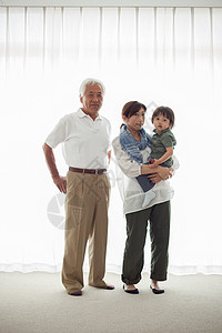 爷爷奶奶和孙子的肖像图片