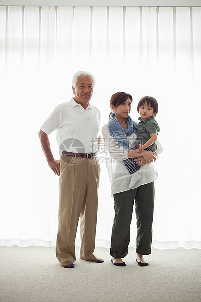 爷爷奶奶和孙子的肖像图片