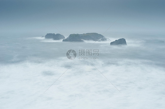 薄雾笼罩的冰岛风景图片