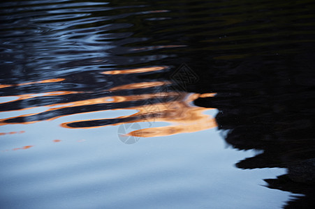 栗色湖自然风光图片
