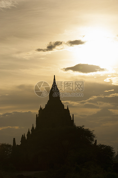 缅甸巴甘古城的宝塔剪影图片