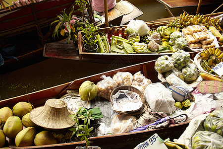 泰国拉查布里市场摊位上的新鲜水果图片