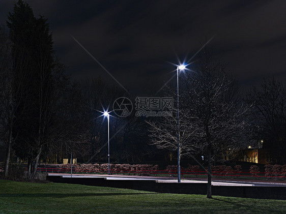 夜间公园街灯图片