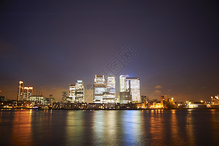 英国伦敦夜间加那利码头图片