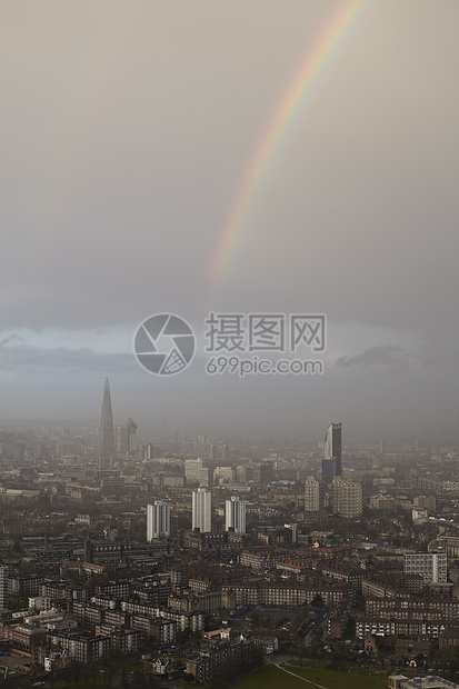 英国伦敦上空彩虹的中景象图片