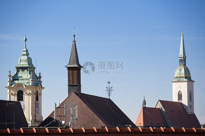 斯洛伐克布拉迪发具有传统建筑的天线图片