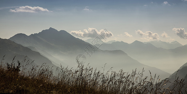 瑞士哥特哈德山口附近的区风景图片