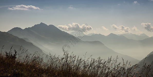 瑞士哥特哈德山口附近的区风景图片