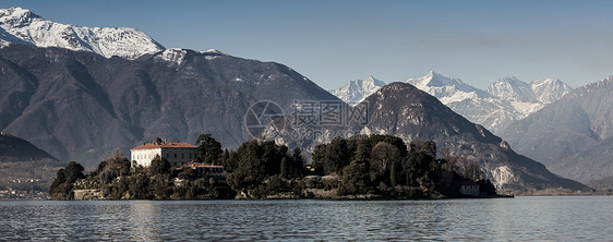 意大利诺瓦拉Maddiore湖上的IsolaMadre图片