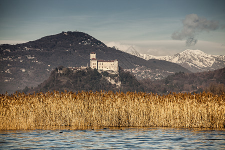 Reeds和CastellodiAngera意大利马吉奥雷湖图片
