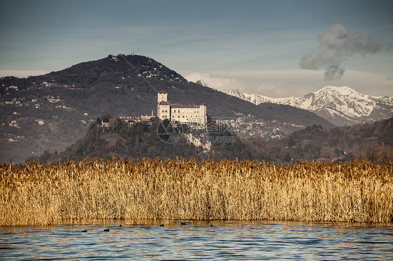 Reeds和CastellodiAngera意大利马吉奥雷湖图片