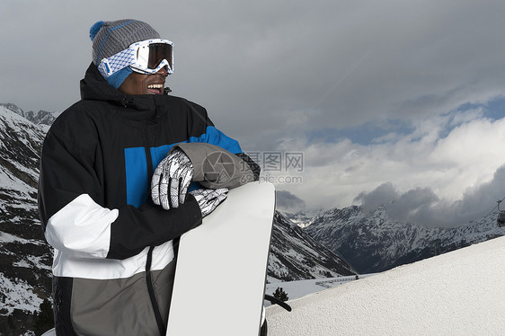 奥地利Obergurgl的年轻男滑雪运动员肖像奥地利Obergurgl图片