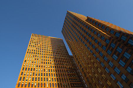 办公室摩天大楼的混合视图图片