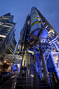 英国伦敦的夜间大楼图片