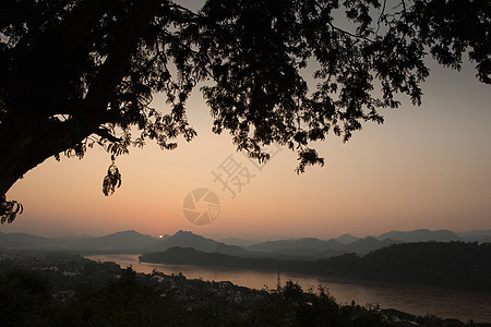 东南亚的湄公河和山丘图片