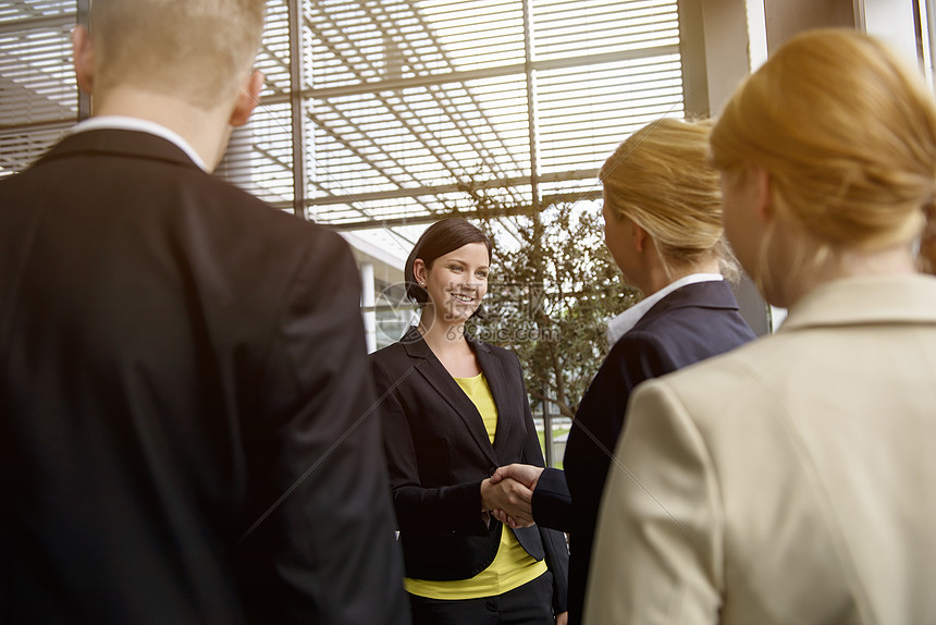 双方巨星云集拉文库里领衔对攻大战