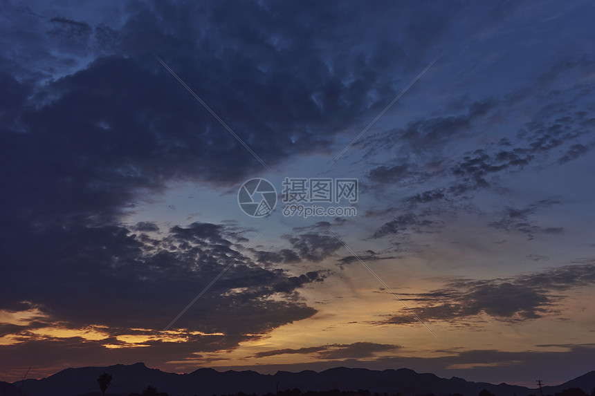 日落时马略卡岛的天空图片