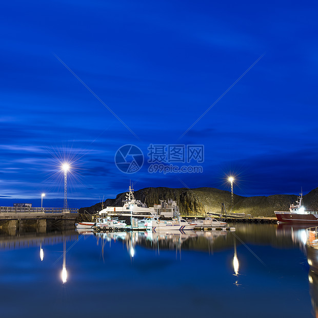 冰岛黄昏时的港口图片