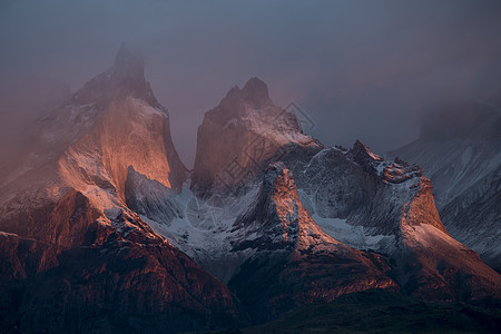 黎明的智利帕塔哥尼亚托雷斯德尔佩恩国家公园图片