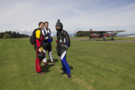 瑞士布特维尔卢塞恩起飞前的跳伞队肖像图片