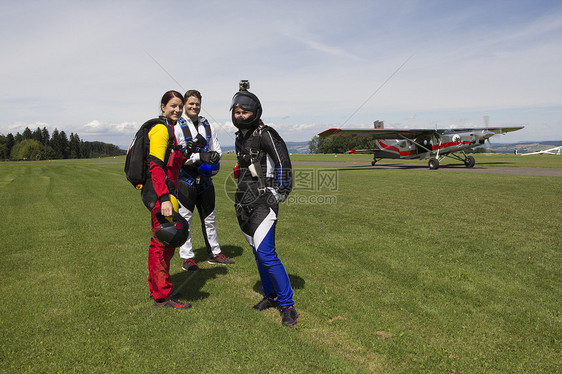 瑞士布特维尔卢塞恩起飞前的跳伞队肖像图片