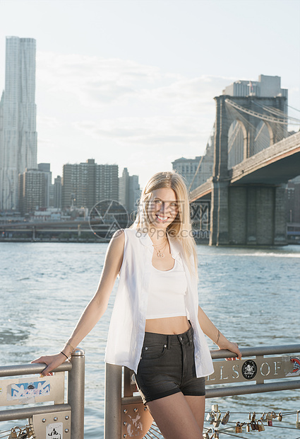 美国纽约布鲁克林青年妇女图片