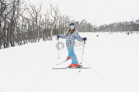 阿根廷火地岛女孩滑雪图片