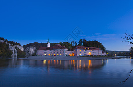 德国巴伐利亚克海姆多瑙河的修道院图片
