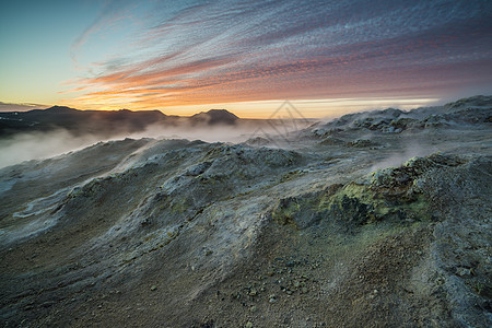 太阳升起的纳马弗贾尔山地热区冰岛北部图片