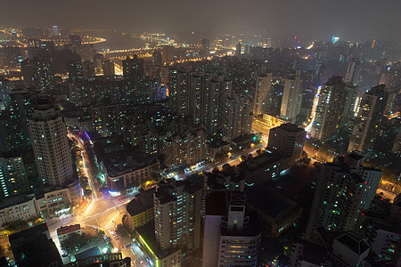 上海市中心夜晚的高架景观图片
