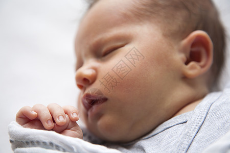 女宝宝睡觉时的脸和手图片