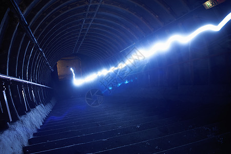 隧道中的光线图片
