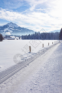 奥地利基尔赫贝格雪的农村景象图片