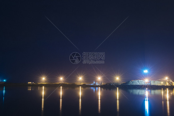 美国华盛顿州安赫莱斯港胡德富卡海峡滨边纸浆厂图片