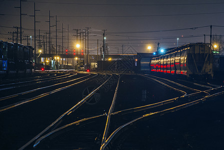 夜晚火车轨道图片