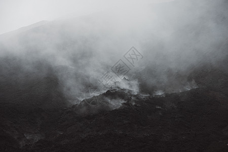 危地马拉安提瓜火山口烟雾景观图片