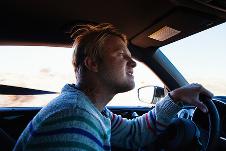 美国亚利桑那州图巴市开车的司机图片