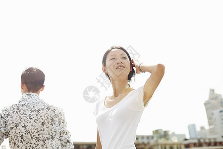 上海外滩年轻女游客图片