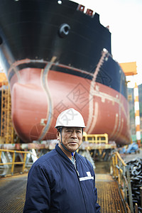 造船厂男工人的肖像图片