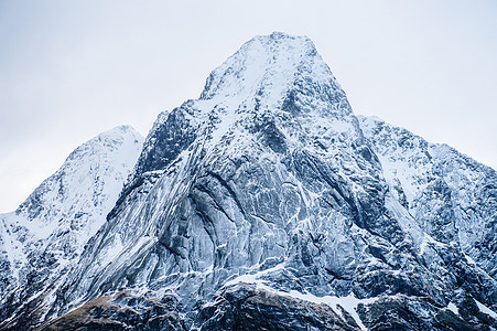 挪雪的雪山图片