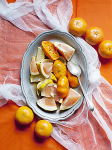 切片粉红葡萄柚柠檬橙子和橘子图片