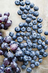 蓝莓和黑葡萄图片
