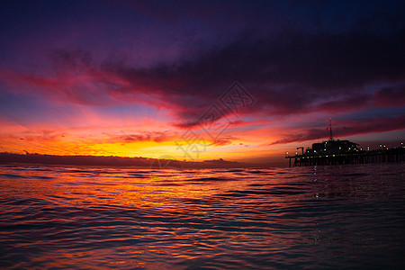美国加利福尼亚州圣莫妮卡码头的日落图片