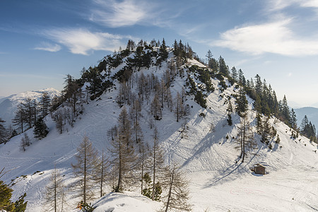奥地利巴德伊施尔雪覆盖山的景象图片