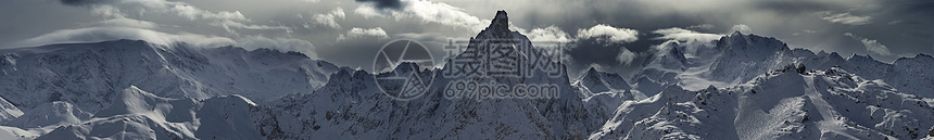 法国梅里贝尔雪山和风暴云全景图图片