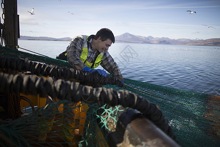 渔民释放网苏格兰斯凯岛海洋图片