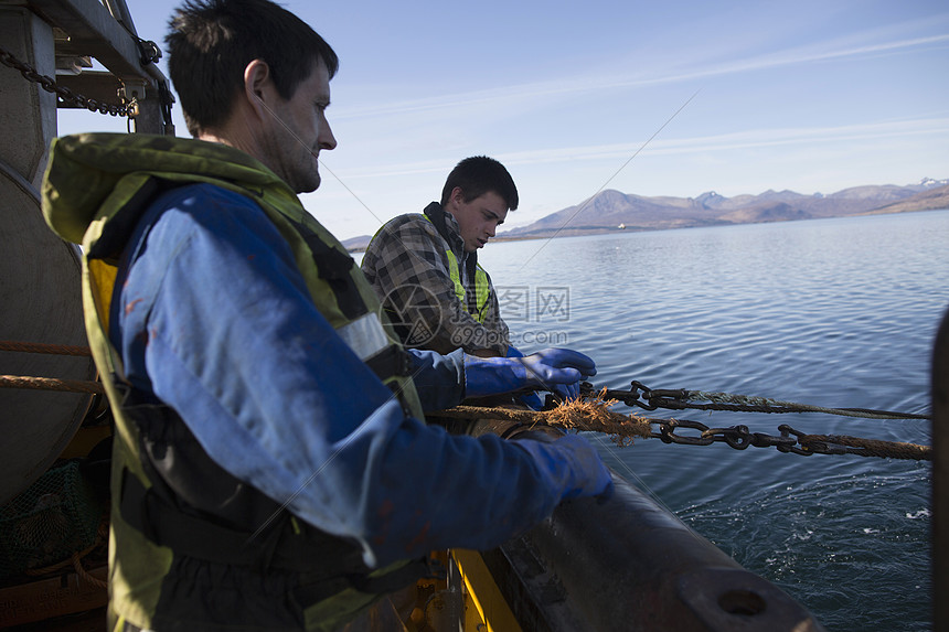 渔民释放网苏格兰斯凯岛海洋图片