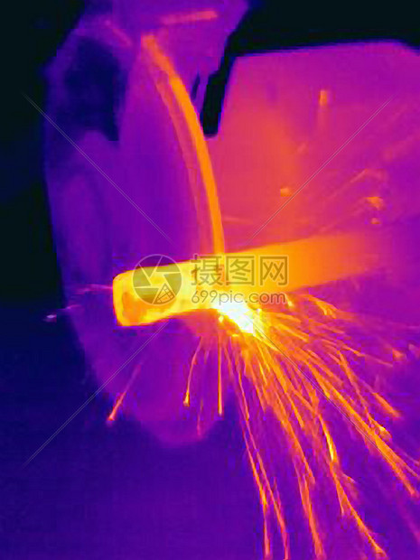 使用电钻切割的热感图像图片