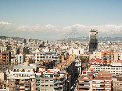 西班牙巴塞罗那的高楼屋顶和城市风景图片